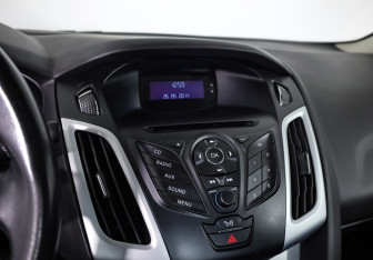 Подержанный автомобиль Ford Focus Sedan 2011 года (18 фото)