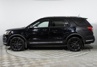 Подержанный автомобиль Ford Explorer 2018 года (8 фото)