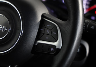 Подержанный автомобиль Jeep Renegade 2017 года (12 фото)