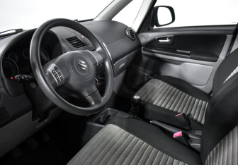 Подержанный автомобиль Suzuki SX4 Hatchback 2012 года (9 фото)