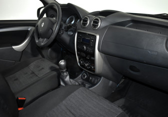 Подержанный автомобиль Renault Duster 2014 года (13 фото)