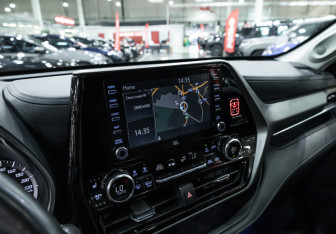 Подержанный автомобиль Toyota Highlander 2021 года (21 фото)