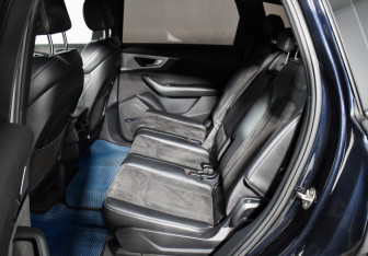 Подержанный автомобиль Audi Q7 2016 года (10 фото)
