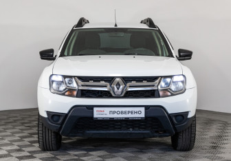 Подержанный автомобиль Renault Duster 2017 года (2 фото)