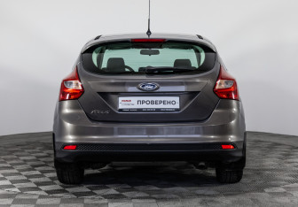 Подержанный автомобиль Ford Focus Hatchback 2014 года (6 фото)