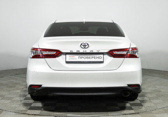 Подержанный автомобиль Toyota Camry Sedan 2021 года (6 фото)