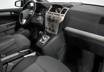 Подержанный автомобиль Opel Zafira Compactvan 2008 года (15 фото)