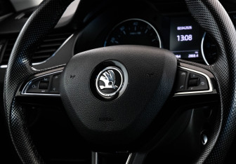 Подержанный автомобиль Skoda Octavia Liftback 2014 года (11 фото)