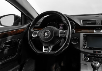 Подержанный автомобиль Volkswagen Passat CC 2011 года (15 фото)