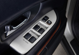 Подержанный автомобиль Lexus RX 2005 года (16 фото)
