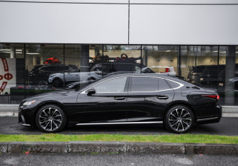 Подержанный автомобиль Lexus LS 2021 года (9 фото)