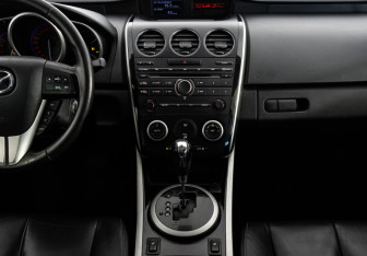 Подержанный автомобиль Mazda CX-7 2011 года (12 фото)