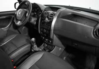 Подержанный автомобиль Renault Duster 2017 года (12 фото)