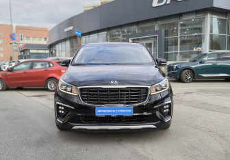 Подержанный автомобиль Kia Carnival 2019 года (2 фото)