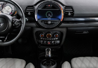 Подержанный автомобиль MINI Clubman Wagon 2019 года (12 фото)