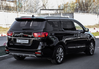 Подержанный автомобиль Kia Carnival 2020 года (5 фото)