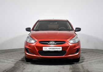 Подержанный автомобиль Hyundai Solaris Hatchback 2012 года (2 фото)