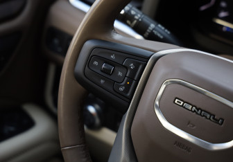 Подержанный автомобиль GMC Yukon 2022 года (13 фото)