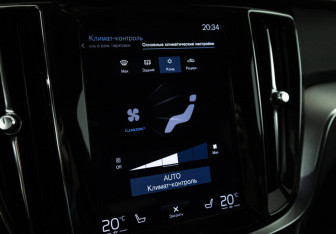 Подержанный автомобиль Volvo V60 Cross Country 2019 года (17 фото)