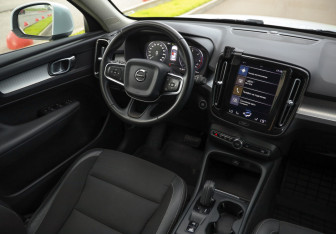Подержанный автомобиль Volvo XC40 2019 года (10 фото)
