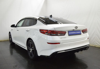 Подержанный автомобиль Kia Optima Sedan 2018 года (7 фото)