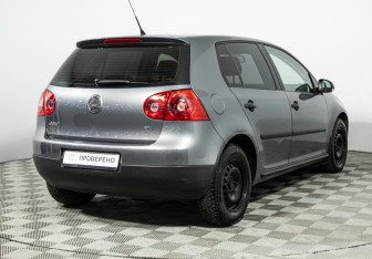 Подержанный автомобиль Volkswagen Golf Hatchback 2008 года (5 фото)