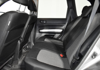 Подержанный автомобиль Nissan X-Trail 2010 года (11 фото)