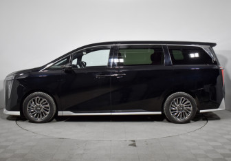 Подержанный автомобиль GAC M8 2024 года (8 фото)