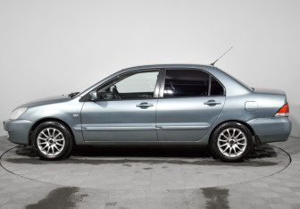 Подержанный автомобиль Mitsubishi Lancer Sedan 2006 года (8 фото)