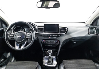 Подержанный автомобиль Kia Ceed Hatchback 2019 года (34 фото)