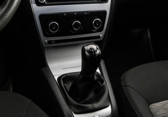 Подержанный автомобиль Skoda Octavia Liftback 2010 года (12 фото)