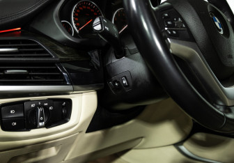 Подержанный автомобиль BMW X6 2015 года (20 фото)
