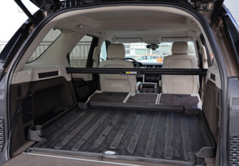 Подержанный автомобиль Land Rover Discovery 2017 года (32 фото)