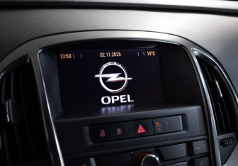 Подержанный автомобиль Opel Astra Hatchback 2011 года (15 фото)