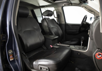 Подержанный автомобиль Nissan Pathfinder 2006 года (16 фото)