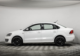 Подержанный автомобиль Volkswagen Polo Sedan 2017 года (8 фото)