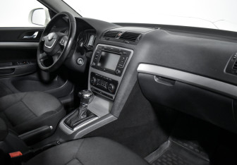 Подержанный автомобиль Skoda Octavia Liftback 2012 года (13 фото)