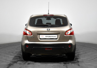 Подержанный автомобиль Nissan Qashqai 2012 года (6 фото)