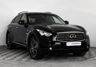 Подержанный автомобиль Infiniti QX70 2015 года (3 фото)