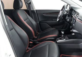 Подержанный автомобиль Kia Rio Hatchback 2020 года (15 фото)