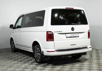 Подержанный автомобиль Volkswagen Caravelle 2019 года (7 фото)