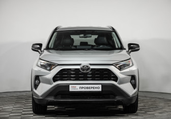 Подержанный автомобиль Toyota RAV4 2021 года (2 фото)