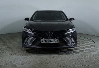 Подержанный автомобиль Toyota Camry Sedan 2019 года (2 фото)