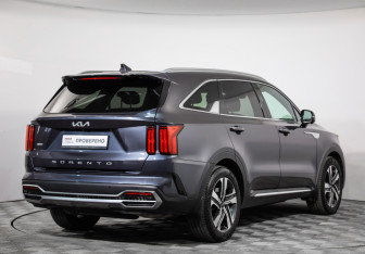 Подержанный автомобиль Kia Sorento 2022 года (5 фото)