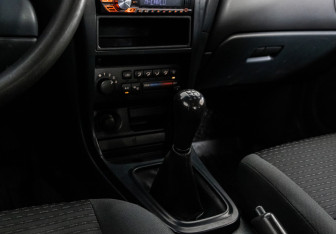 Подержанный автомобиль Nissan Almera Classic 2006 года (12 фото)