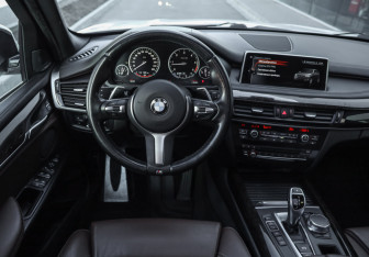 Подержанный автомобиль BMW X5 2017 года (15 фото)