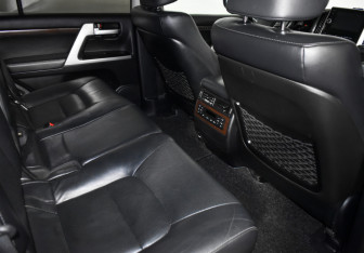 Подержанный автомобиль Toyota Land Cruiser Suv 2015 года (16 фото)