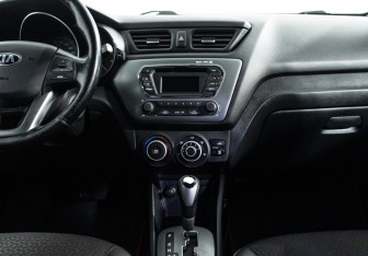 Подержанный автомобиль Kia Rio Sedan 2014 года (14 фото)