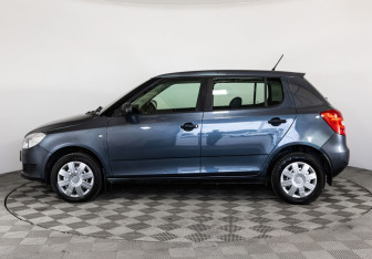 Подержанный автомобиль Skoda Fabia Hatchback 2013 года (8 фото)