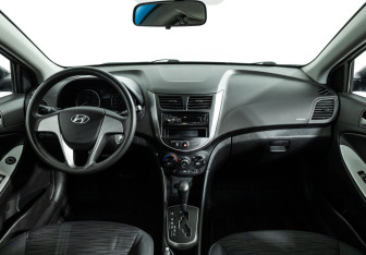 Подержанный автомобиль Hyundai Solaris Hatchback 2015 года (13 фото)